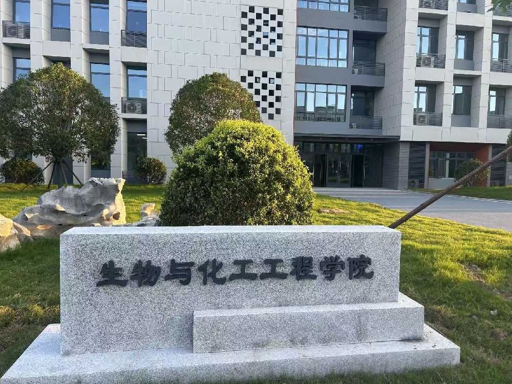 巴林左旗扬州职业大学体育场高杆灯项目